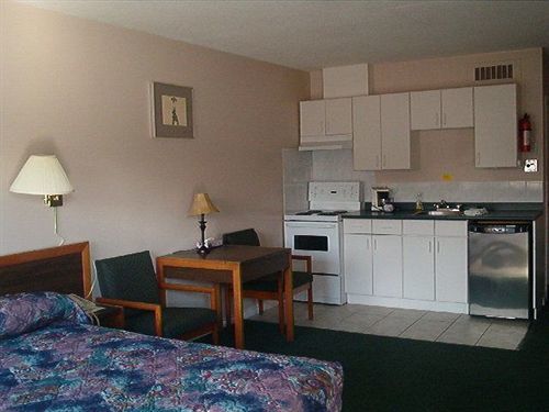 Comox Valley Inn & Suites Courtenay Exterior photo